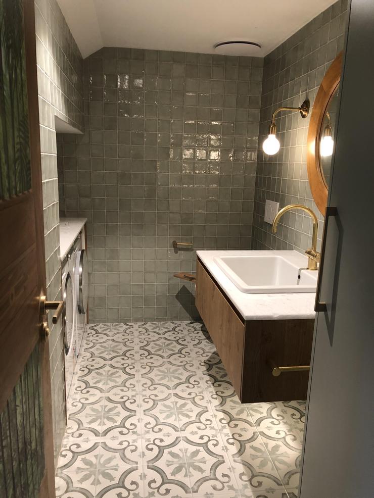 Modern architect designed laundry with inset tub, patterend tile floor timber vanity
